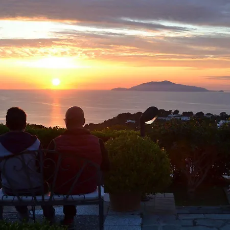 לינה וארוחת בוקר Il Tramonto 3*