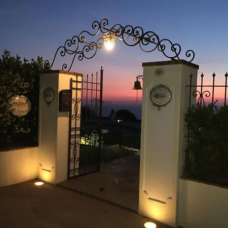 Il Tramonto לינה וארוחת בוקר 3*