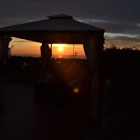 לינה וארוחת בוקר Il Tramonto 3*