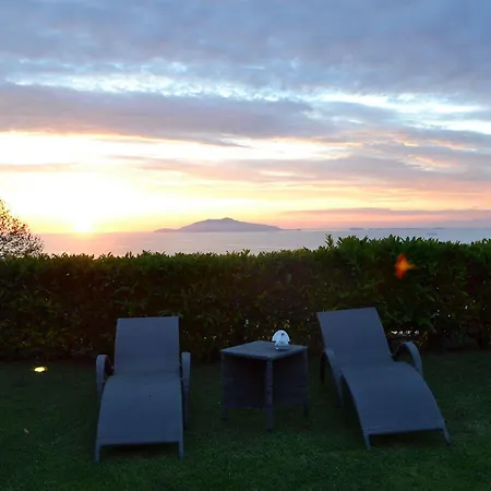 לינה וארוחת בוקר Il Tramonto 3*