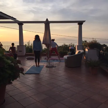 לינה וארוחת בוקר Il Tramonto 3*